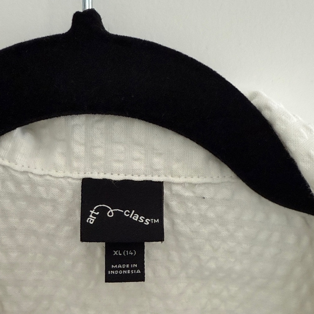 Art Class White Textured Casual Button Down Shirt - Picture 2 of 4